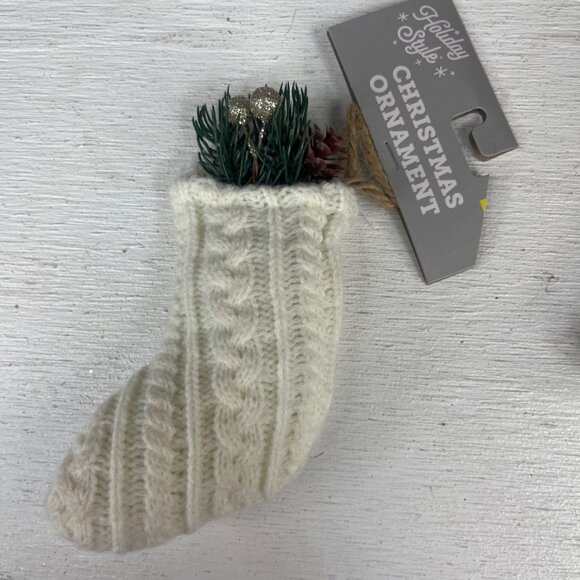 Holiday Style Set of 6 Christmas Ornaments Knit White Green Red New - Picture 3 of 11